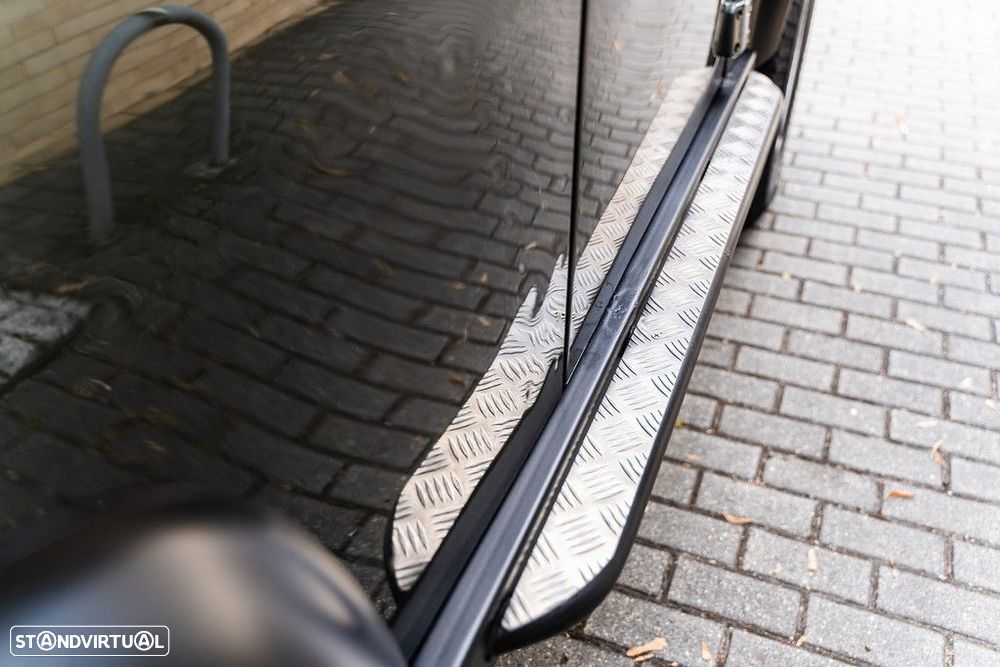 Land Rover Defender - 20