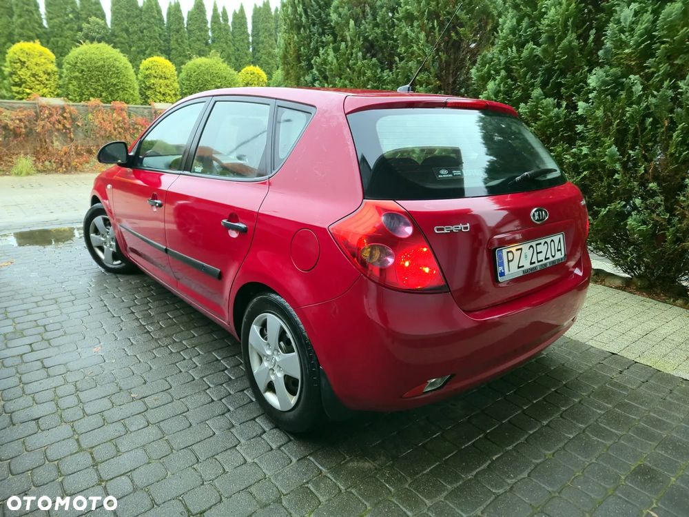 Kia Ceed Cee'd 1.6 Crdi Comfort + - 3