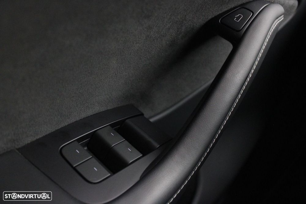 Tesla Model Y Long Range Tração Integral - 24