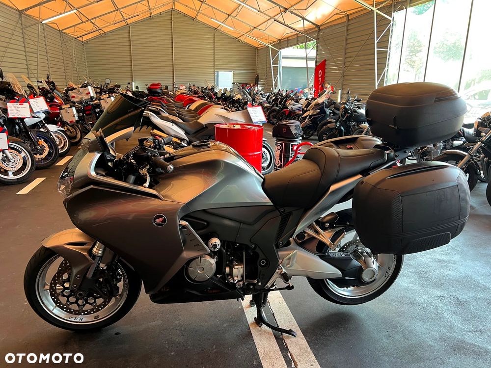 Honda VFR - 9