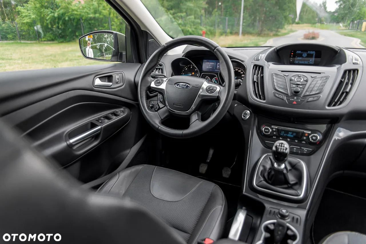 Ford Kuga 2.0 TDCi 2x4 Titanium - 40