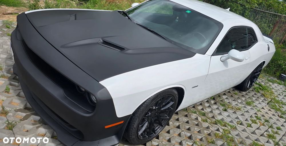 Dodge Challenger - 2