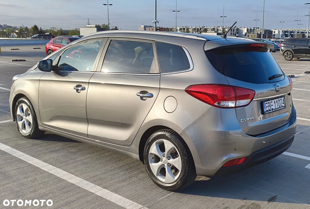 Kia Carens - 7