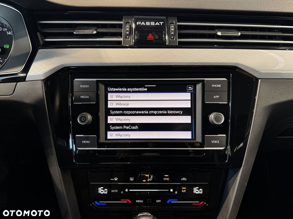 Volkswagen Passat - 31