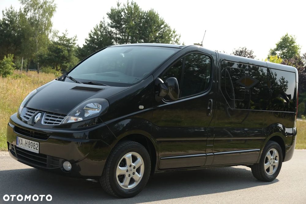Renault Trafic Grand Passenger Black Edition - 3