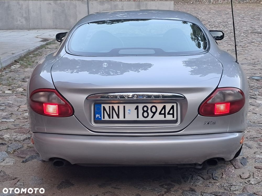 Jaguar XK Coupe - 8