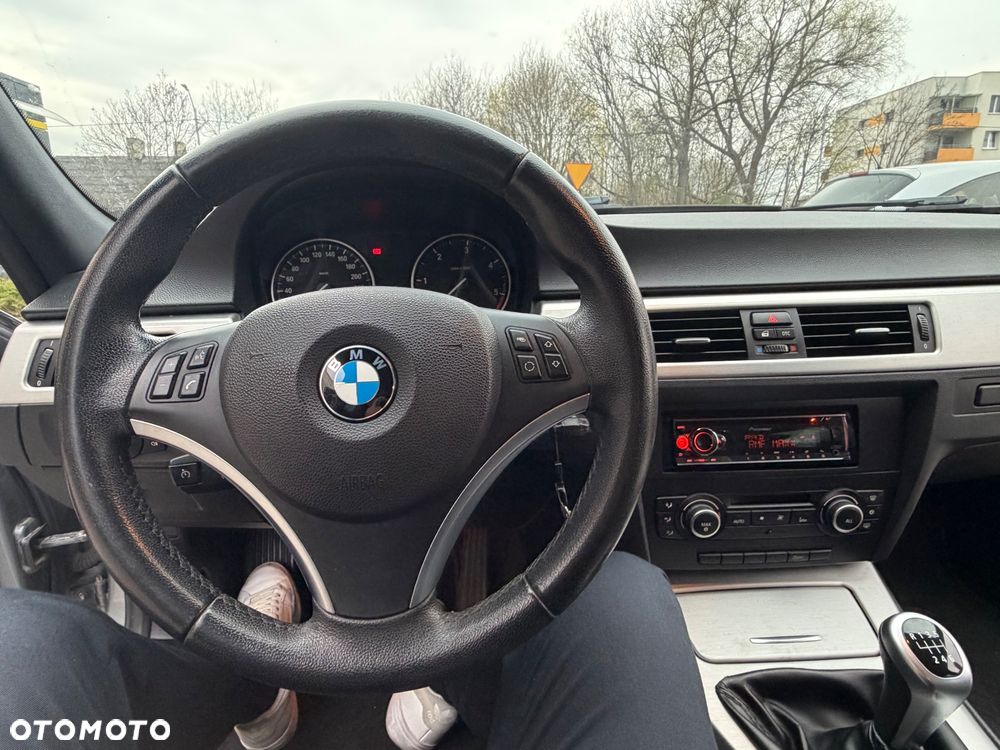 BMW Seria 3 318d - 4