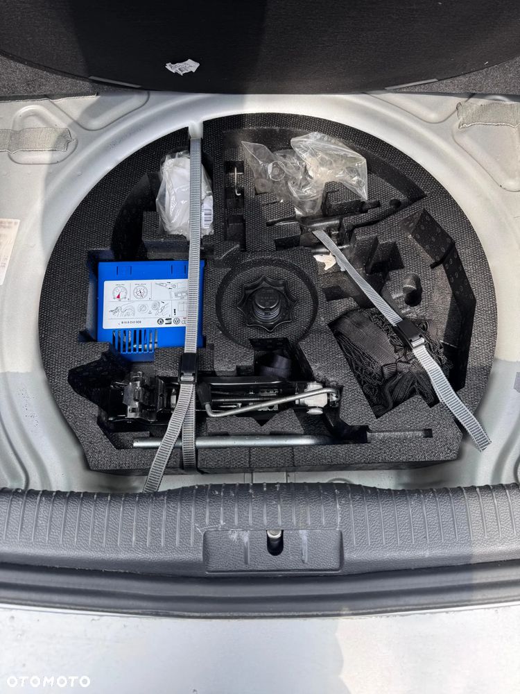 Volkswagen Golf 2.0 TDI DPF BlueMotion Technology MATCH - 8