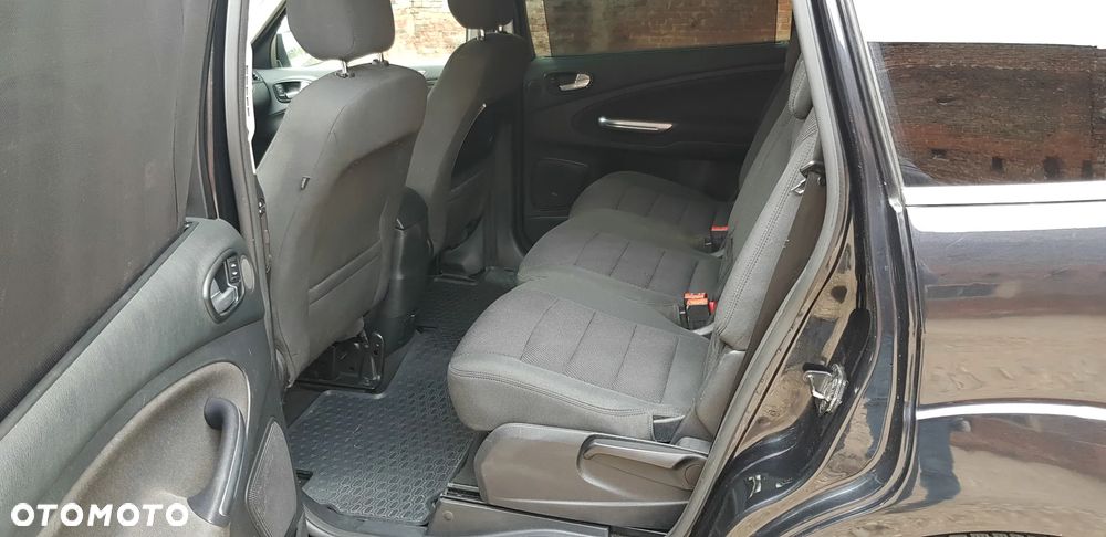 Ford S-Max - 11