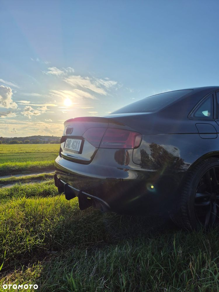 Audi A4 Limousine - 8
