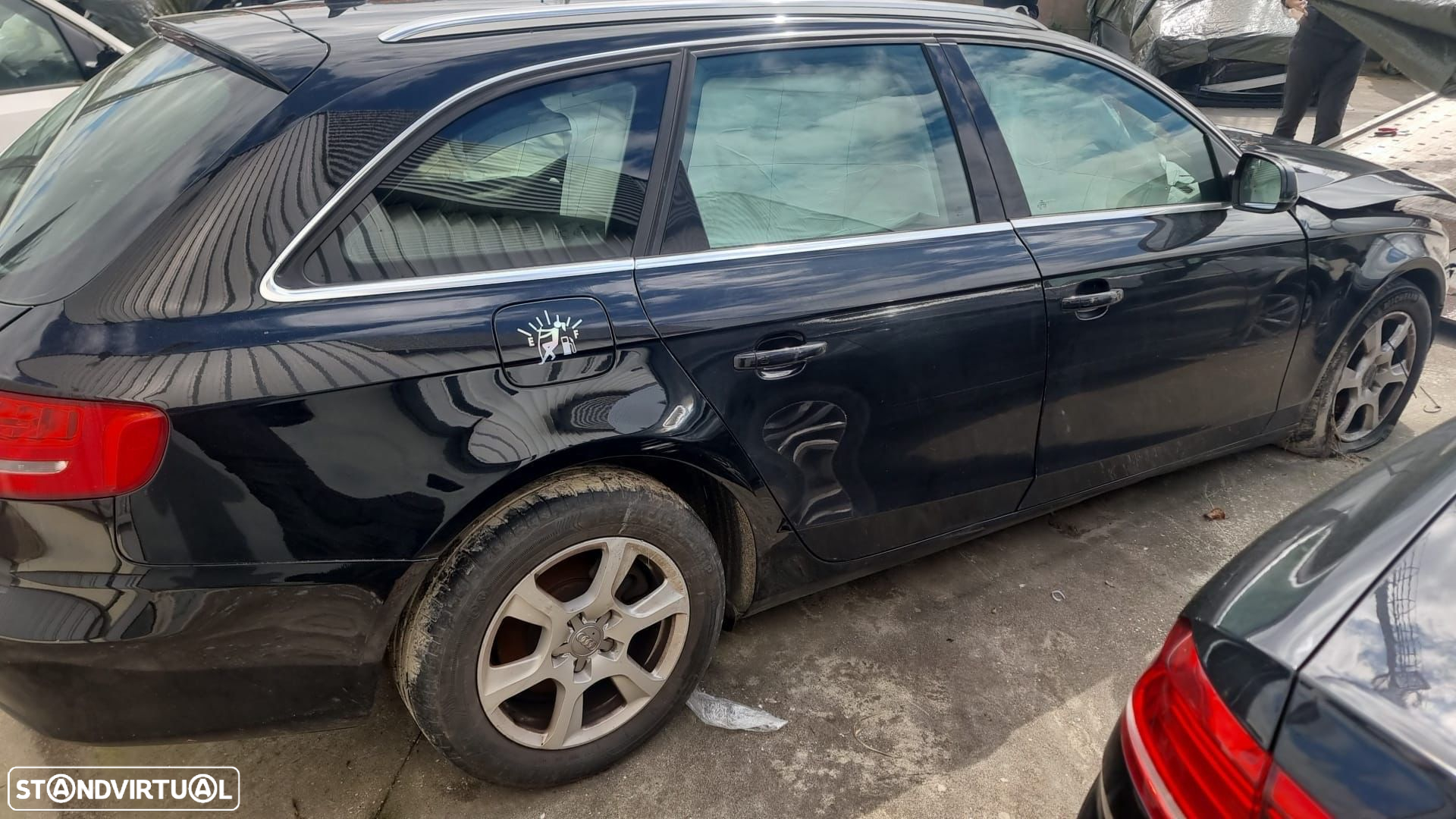AUDI A4 (8K2, B8) 2.0 TDI de 2010 disponível para peças - 4