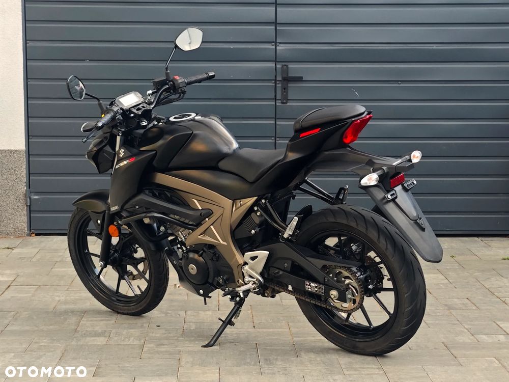 Suzuki GSX - 3