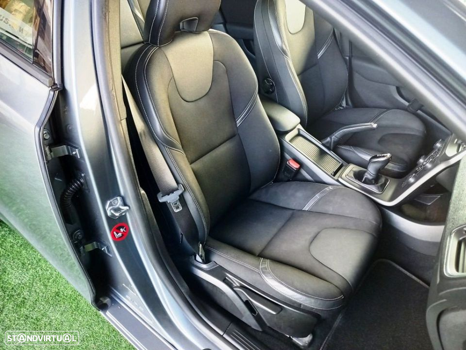 Volvo V40 2.0 D2 Momentum Geartronic - 37