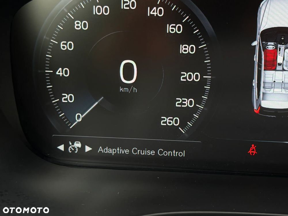 Volvo XC 60 T4 Momentum Pro - 28