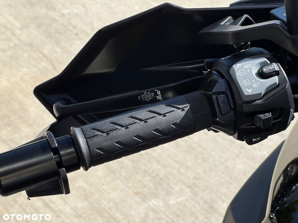 Suzuki V-STROM - 16