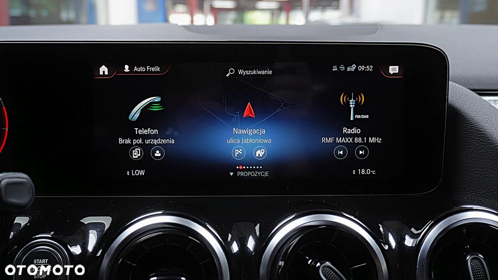 Mercedes-Benz GLA 180 - 23