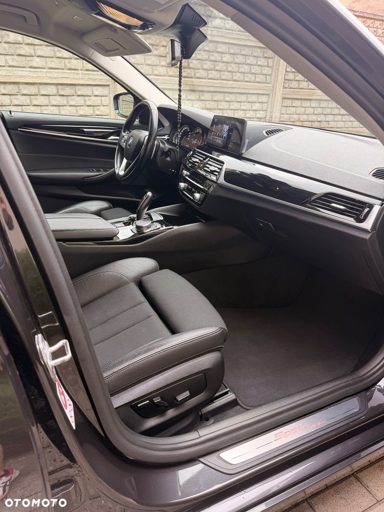 BMW Seria 5 520d Sport Line - 9