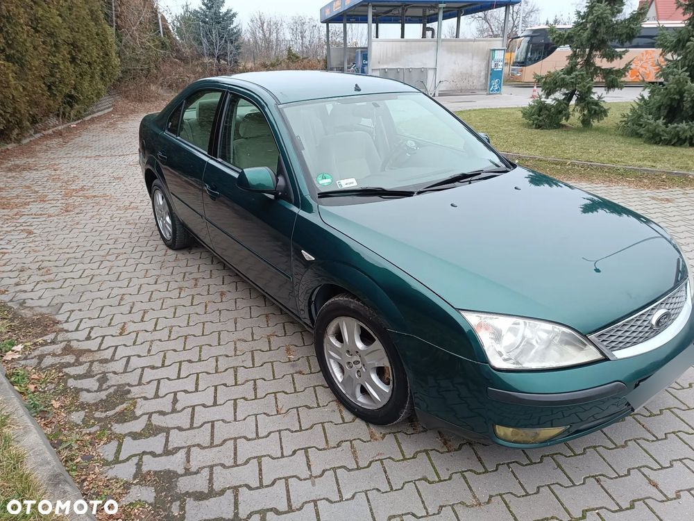 Ford Mondeo 2.0 Ghia - 10