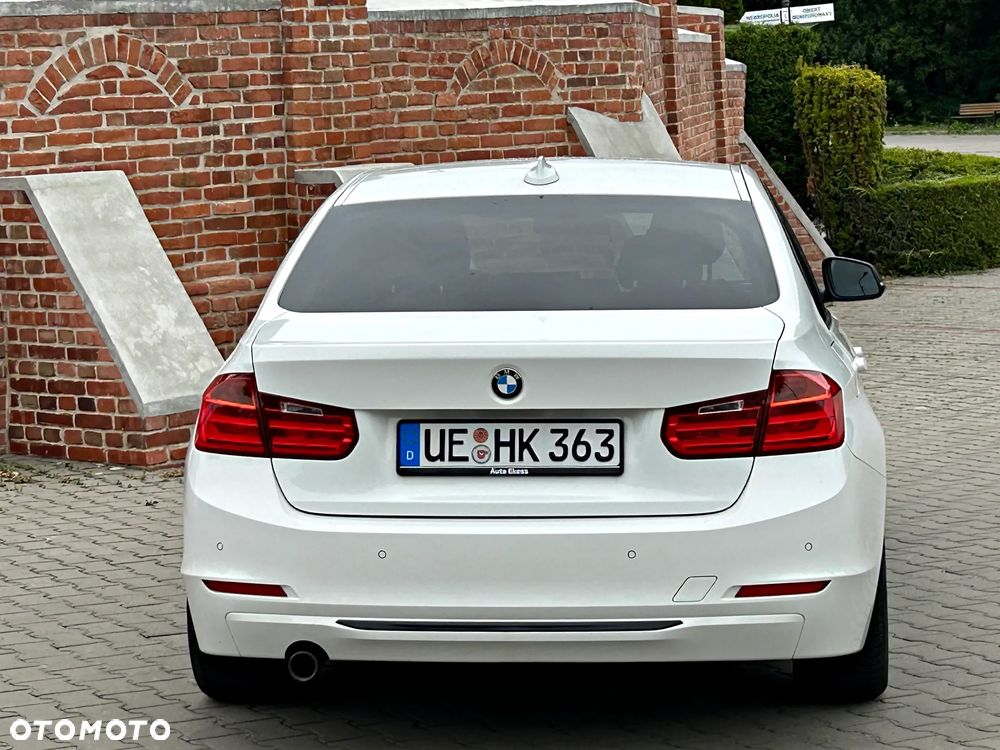 BMW Seria 3 320d Sport Line - 23
