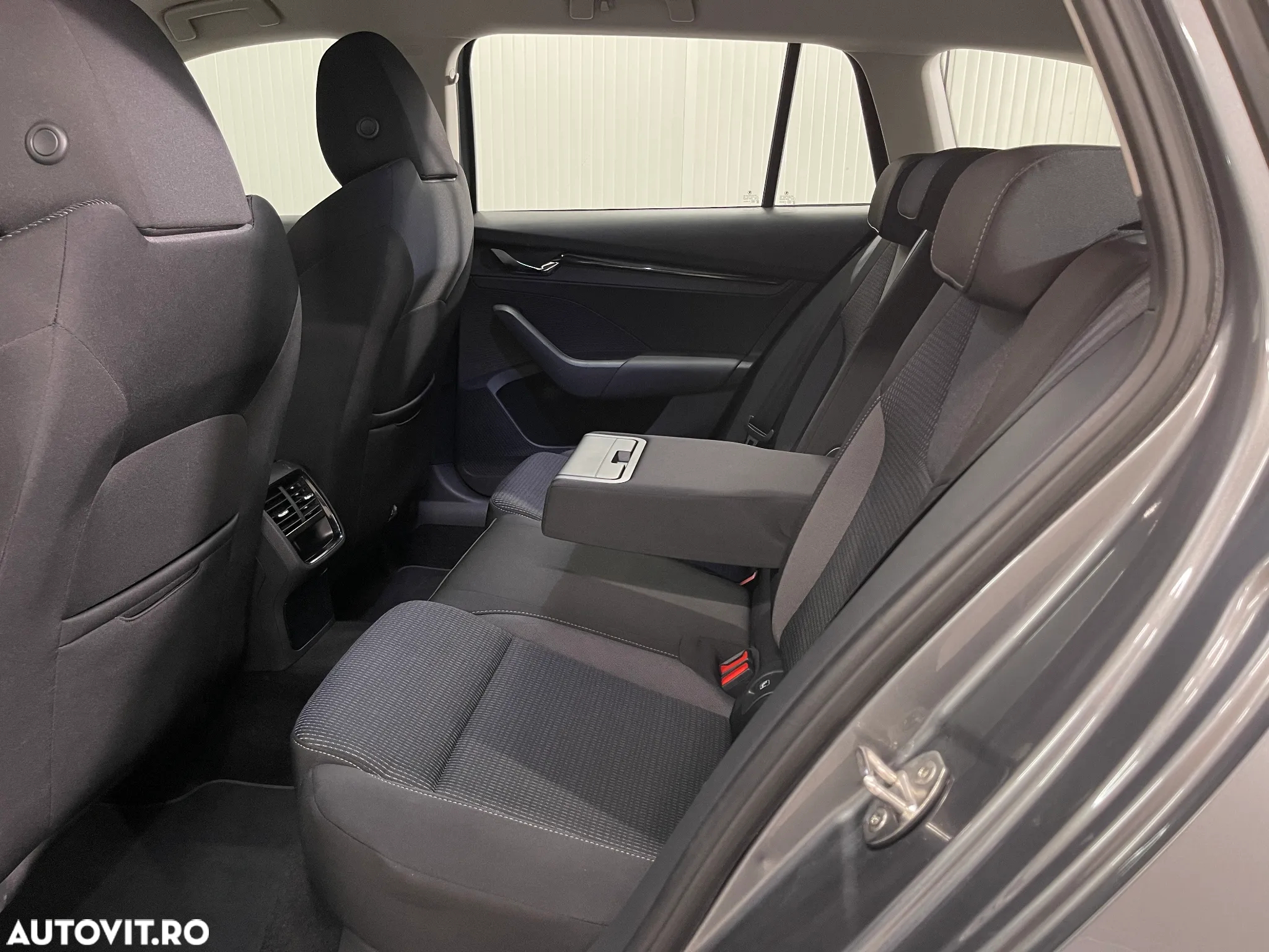 Skoda Octavia Combi 2.0 TDI DSG Style - 11