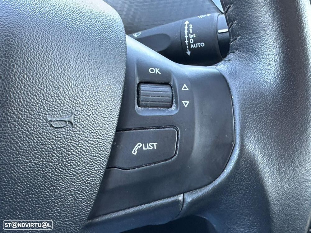 Peugeot 208 1.6 BlueHDi Style - 17