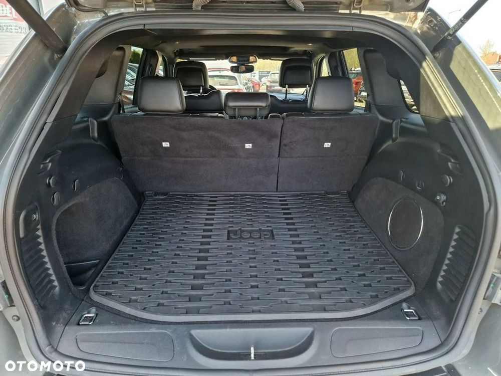 Jeep Grand Cherokee - 34