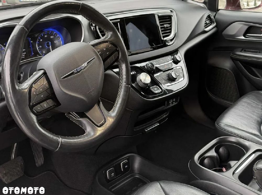 Chrysler Pacifica - 5