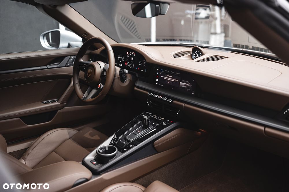 Porsche 911 Targa T-Hybrid 4 GTS - 6