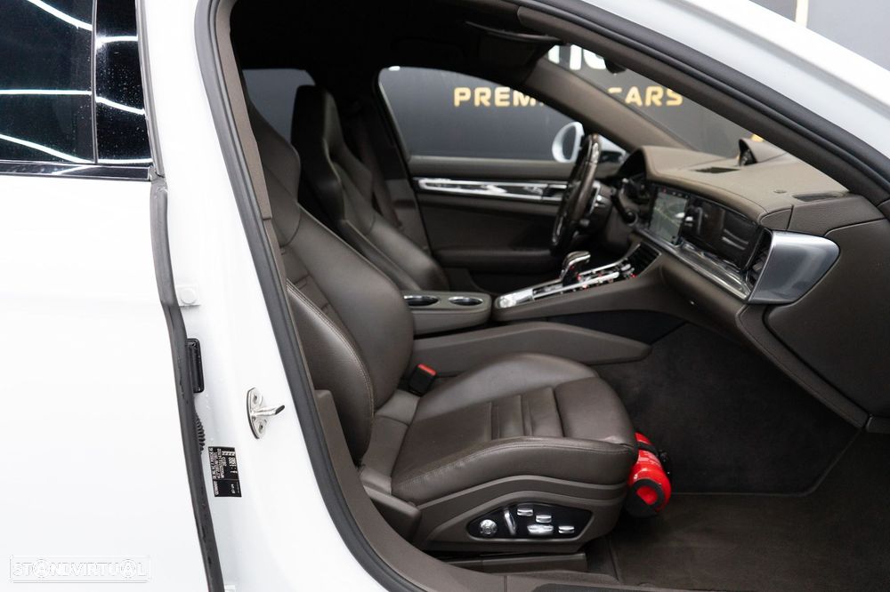 Porsche Panamera Sport Turismo 4 E-Hybrid - 44