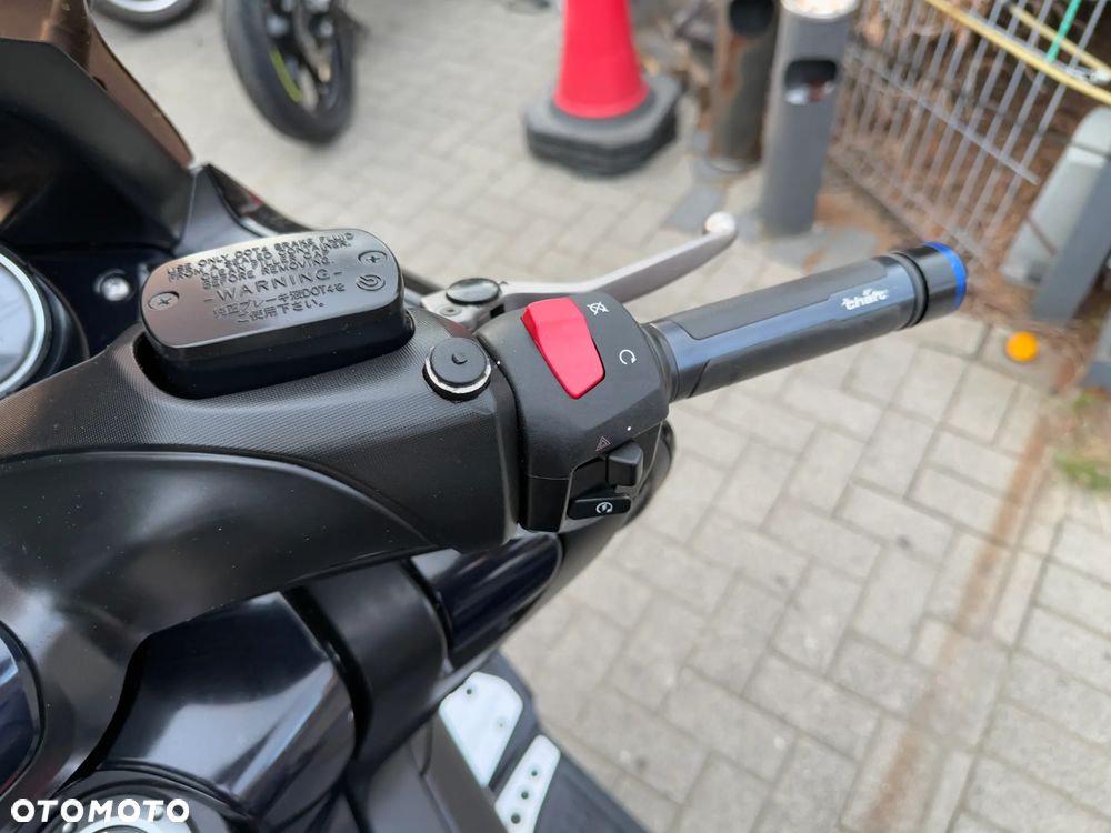 Yamaha Tmax - 11