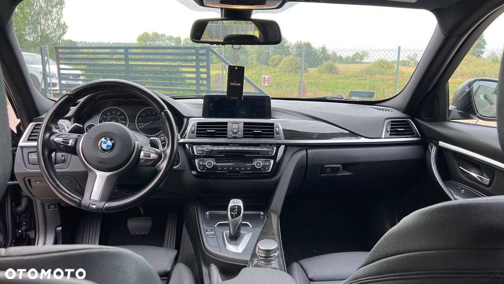 BMW Seria 3 330i Sport Line - 33