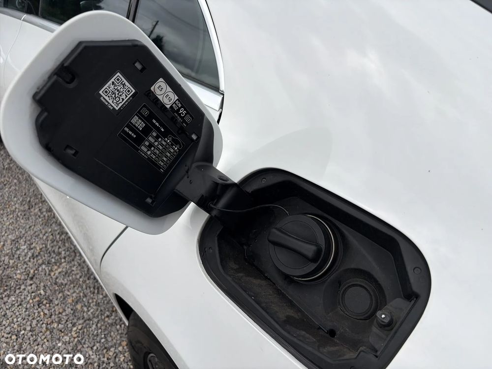Mercedes-Benz CLA 200 Progressive 7G-DCT - 19