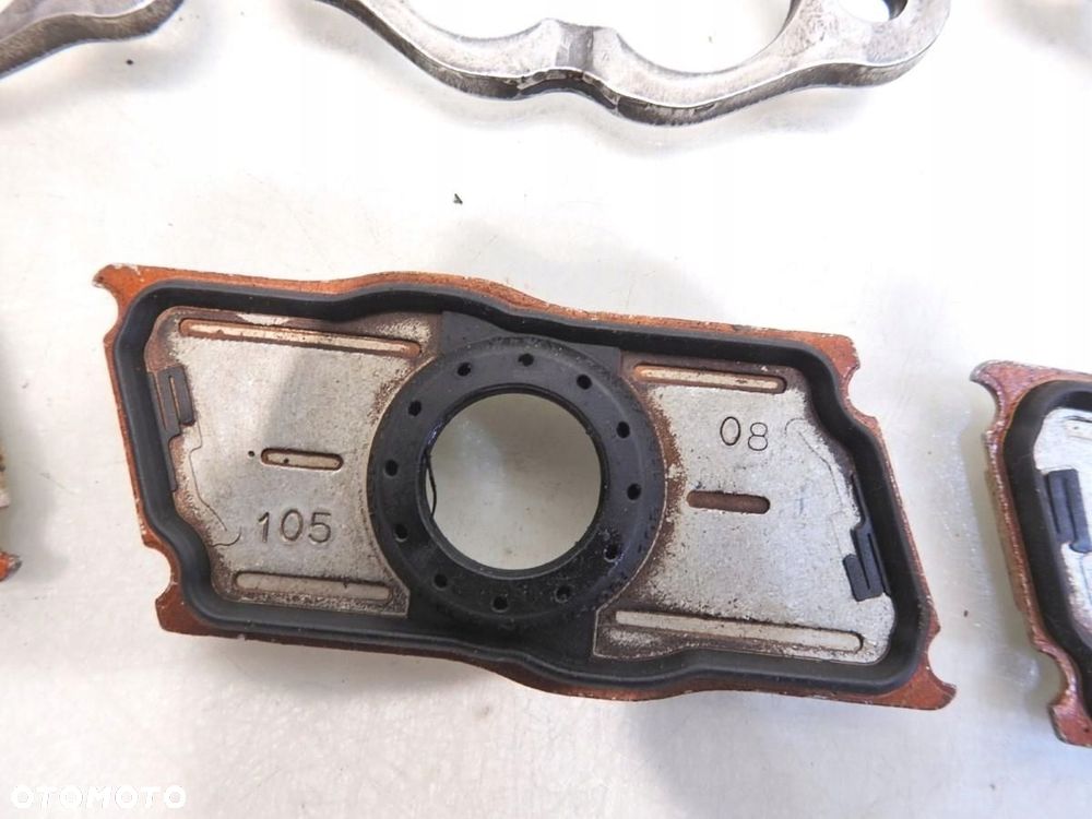 ŁAPKA UCHWYT MOCOWANIE WTRYSKU AUDI A4 B8 - 5