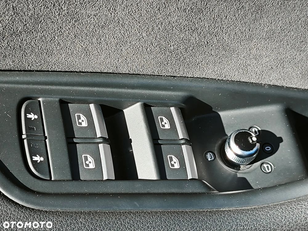Audi A4 Limousine 40 TFSI design - 19