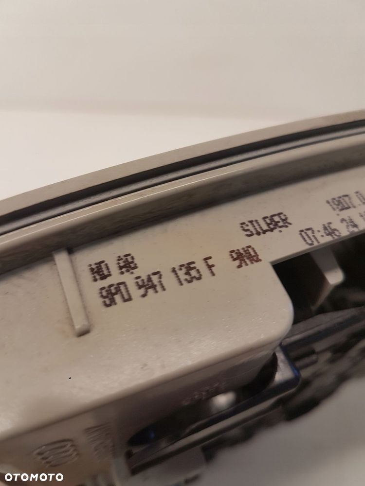 LAMPKA PODSUFITKI AUDI A3 8P 8P0947135F - 4