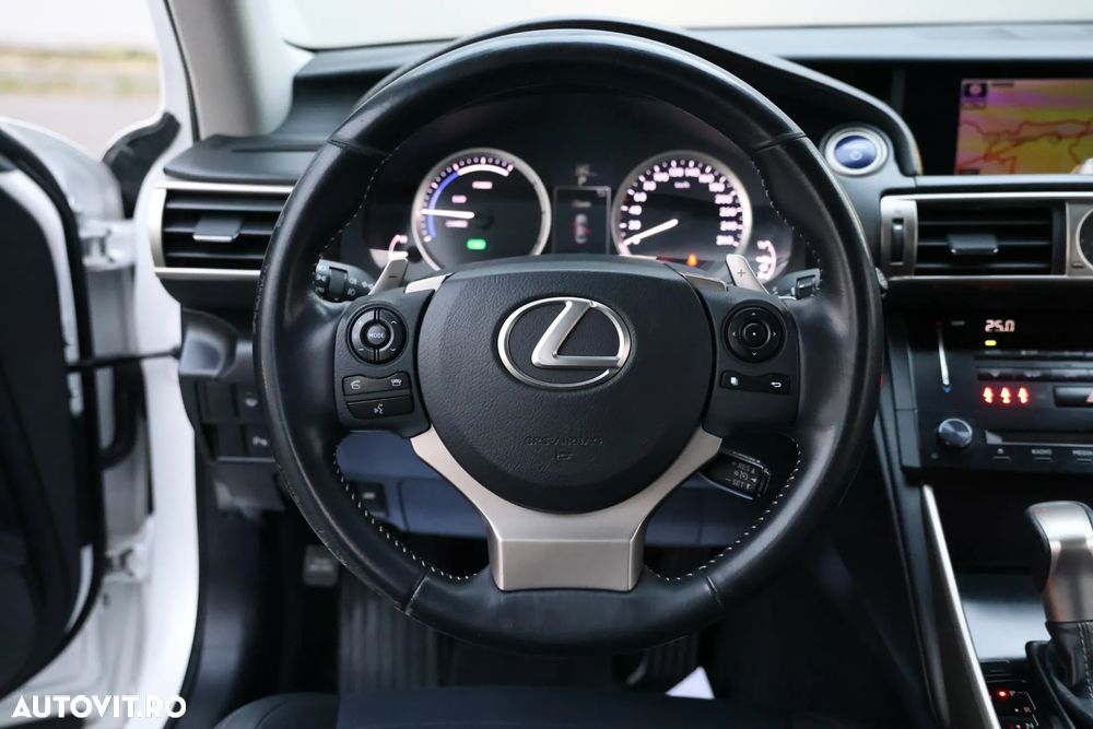 Lexus Seria IS 300h Aut. Executive - 36