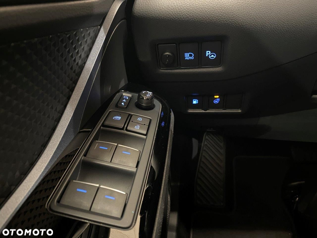 Toyota C-HR - 17