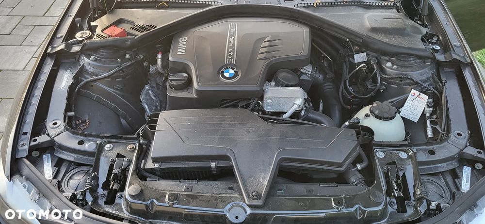 BMW Seria 3 320i Luxury Line - 12