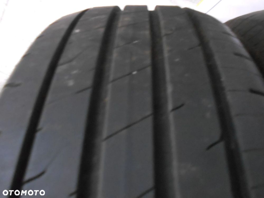 OPONY 215/65R17 GOODYEAR EFFICIENT GRIP 2 SUV DOT 2322 7.4MM - 4