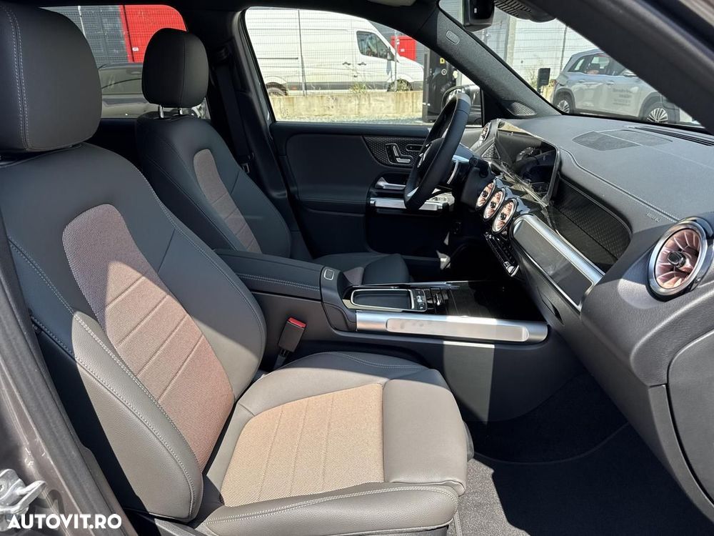 Mercedes-Benz EQB - 12