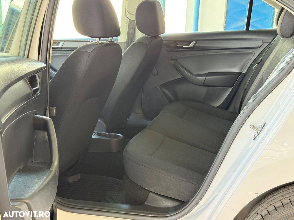 Skoda RAPID 1.6 TDI Active Green tec - 11