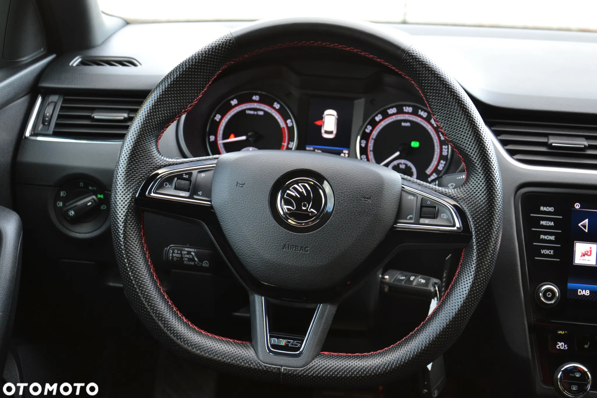 Skoda Octavia Combi 2.0 TSI DSG RS - 28