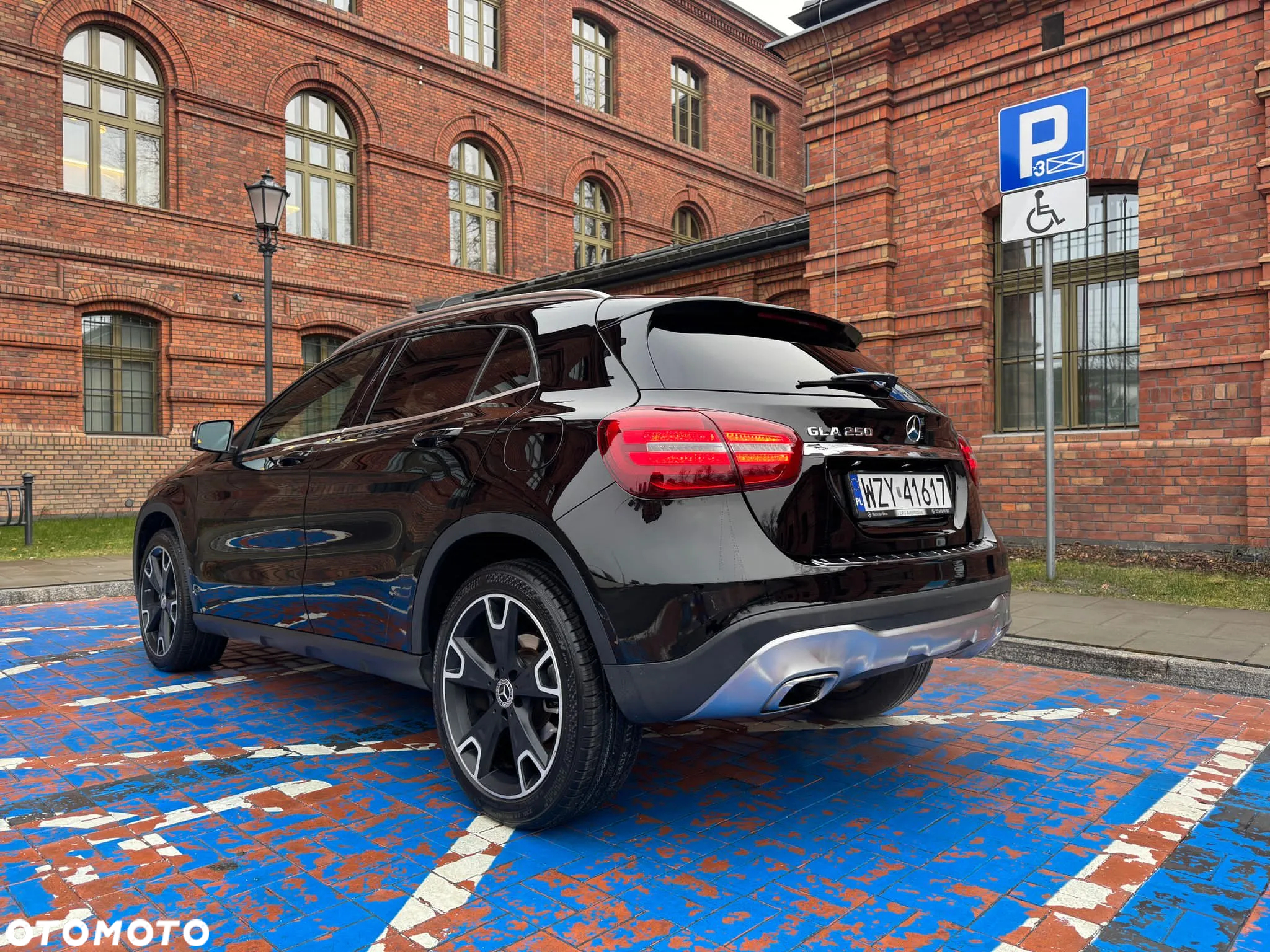 Mercedes-Benz GLA 250 7G-DCT Style - 7
