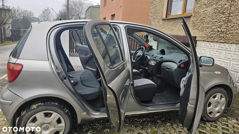 Toyota Yaris - 12