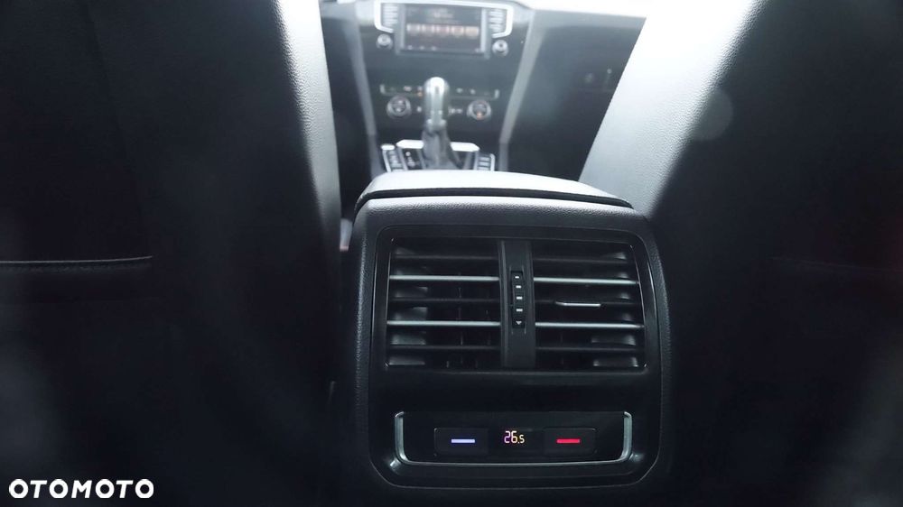 Volkswagen Passat - 38