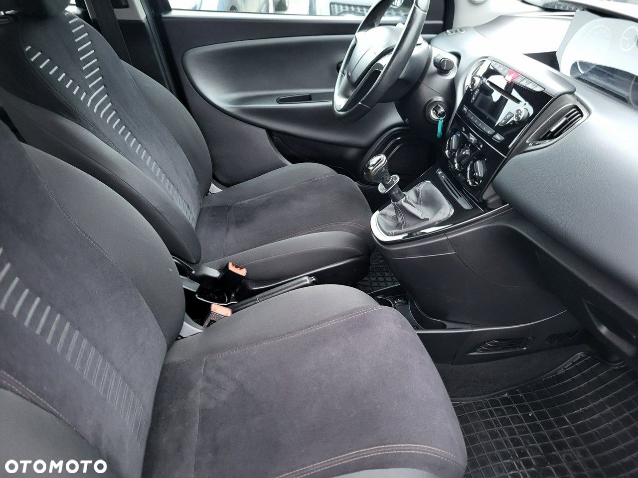 Lancia Ypsilon - 35