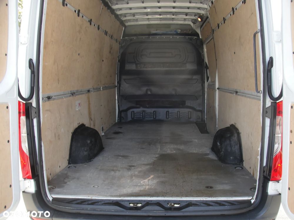 Mercedes-Benz Sprinter - 23