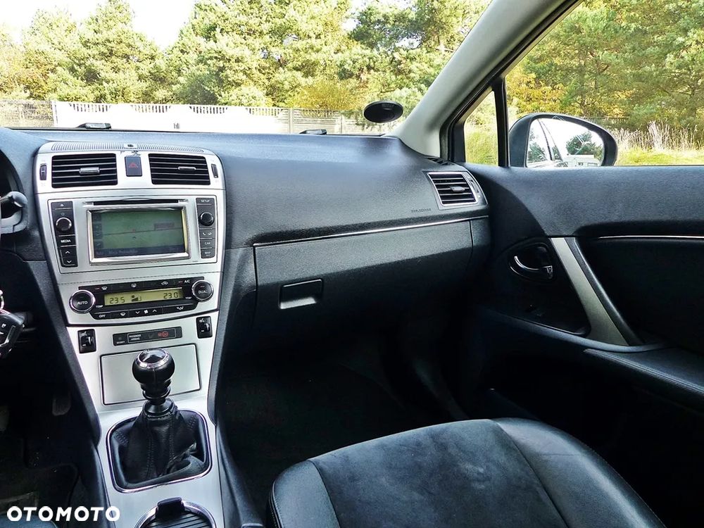 Toyota Avensis 1.8 Premium - 37