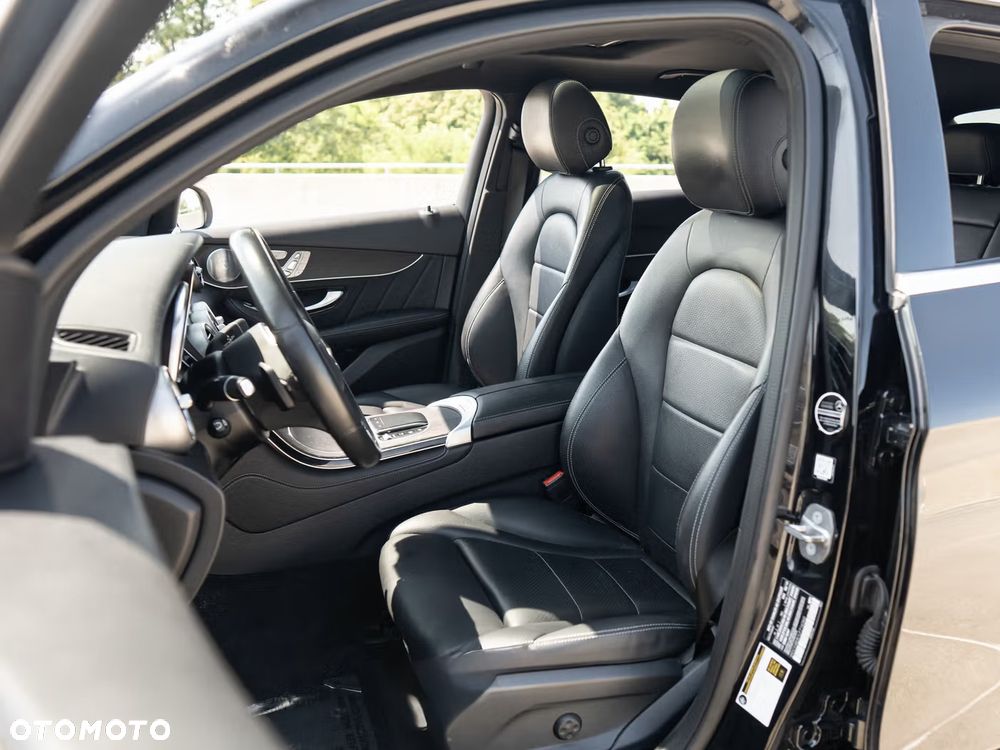 Mercedes-Benz GLC 300 4Matic 9G-TRONIC AMG Line - 12