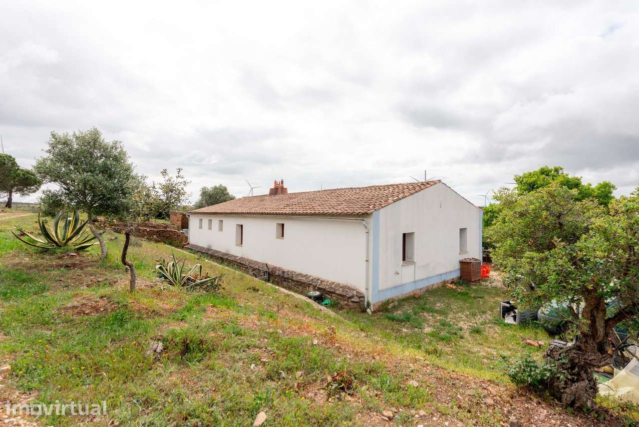 Casa tradicional exclusiva off-grid com 15 hectares no interior do Alg - Grande imagem: 3/17